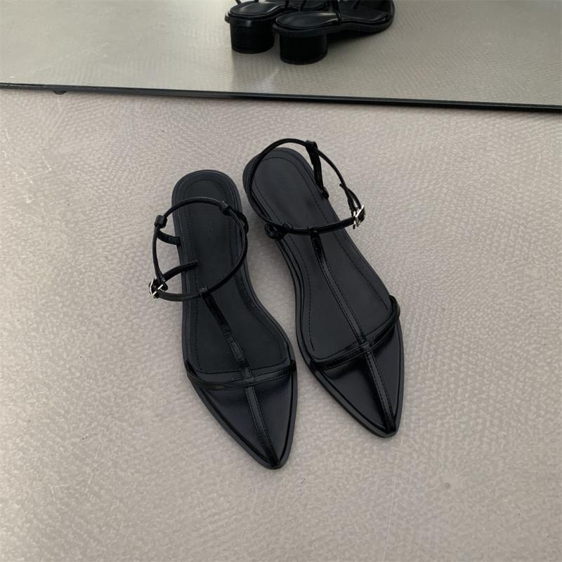 Niche French flat-bottomed silver temperament strappy sandals fairy shoes 2025 new summer beach roman shoes