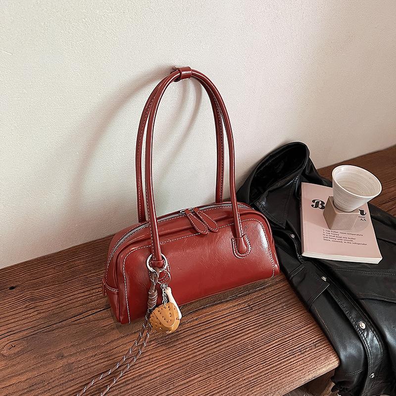 Retro Versatile Underarm Baguette Bag Women's Autumn and Winter Advanced Texture Light Luxury Niche Portable Shoulder Bag