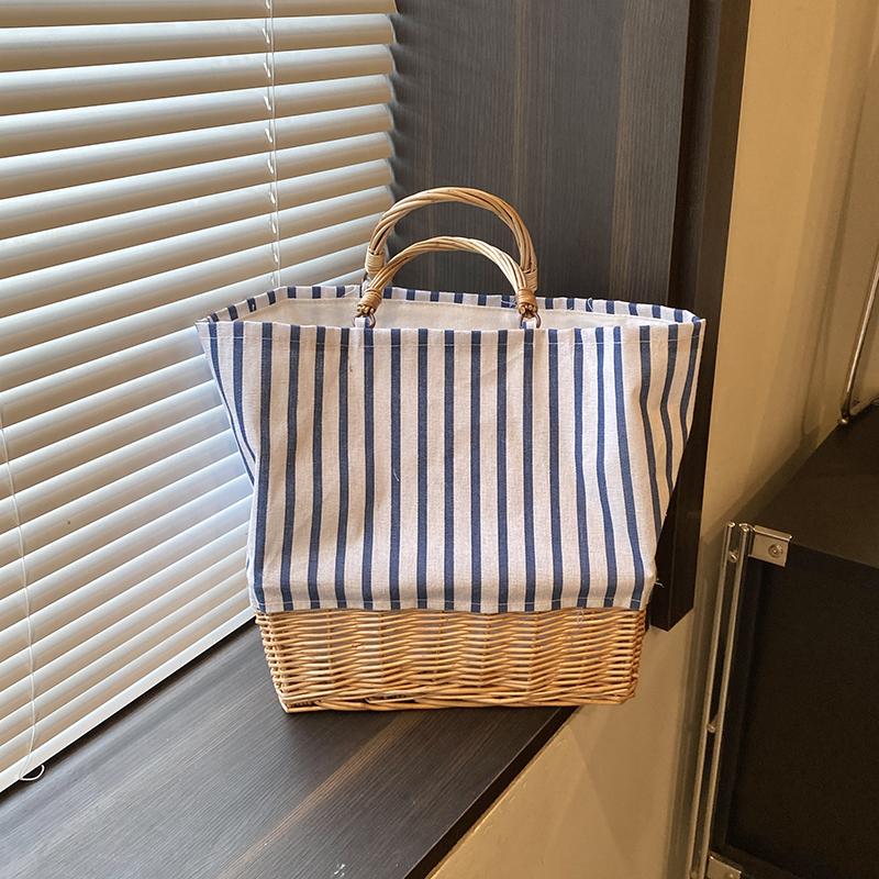 Klassische und modische Strohwebtaschen, Handtaschen, Einkaufstaschen, Einkaufskörbe, Nischendesigns, geeignet für alle Frauen zur Verwendung