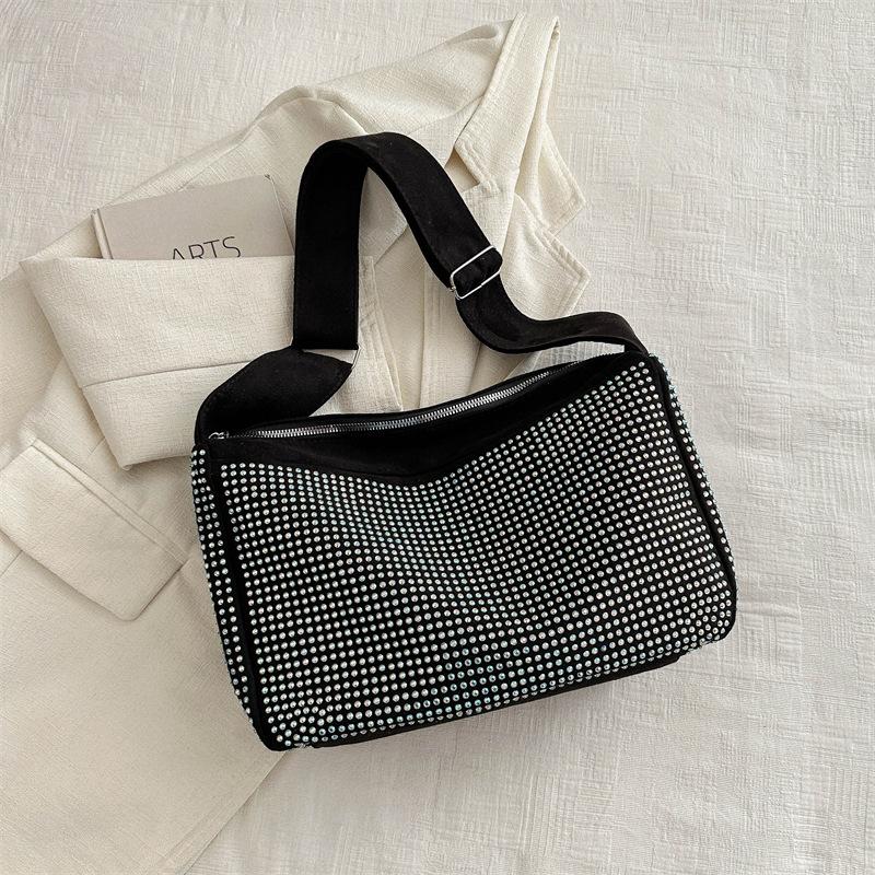 

Large capacity fashion Korean version leisure bag 2025 early spring new versatile ins shoulder messenger bag Internet celebrity hot diamond women різнокольоровий