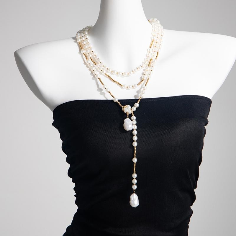 Stilvoller Perlenquasten Halsketten-Brosche mit Kunstperlen Modische Bekleidungsaccessoires für Partys und die Arbeit