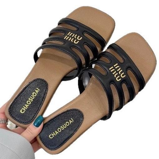 Korean version of non-slip fashion outer slippers women's 2025 summer new versatile thick heel square head open toe temperament semi-sandals