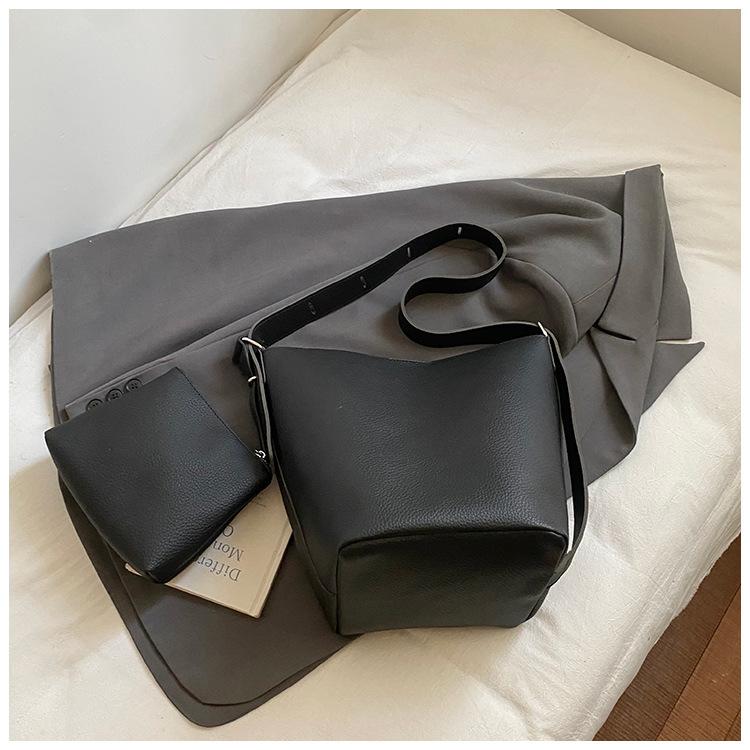 Bucket bag women's bag 2025 new high-end simple large-capacity shoulder bag niche design versatile tote bag