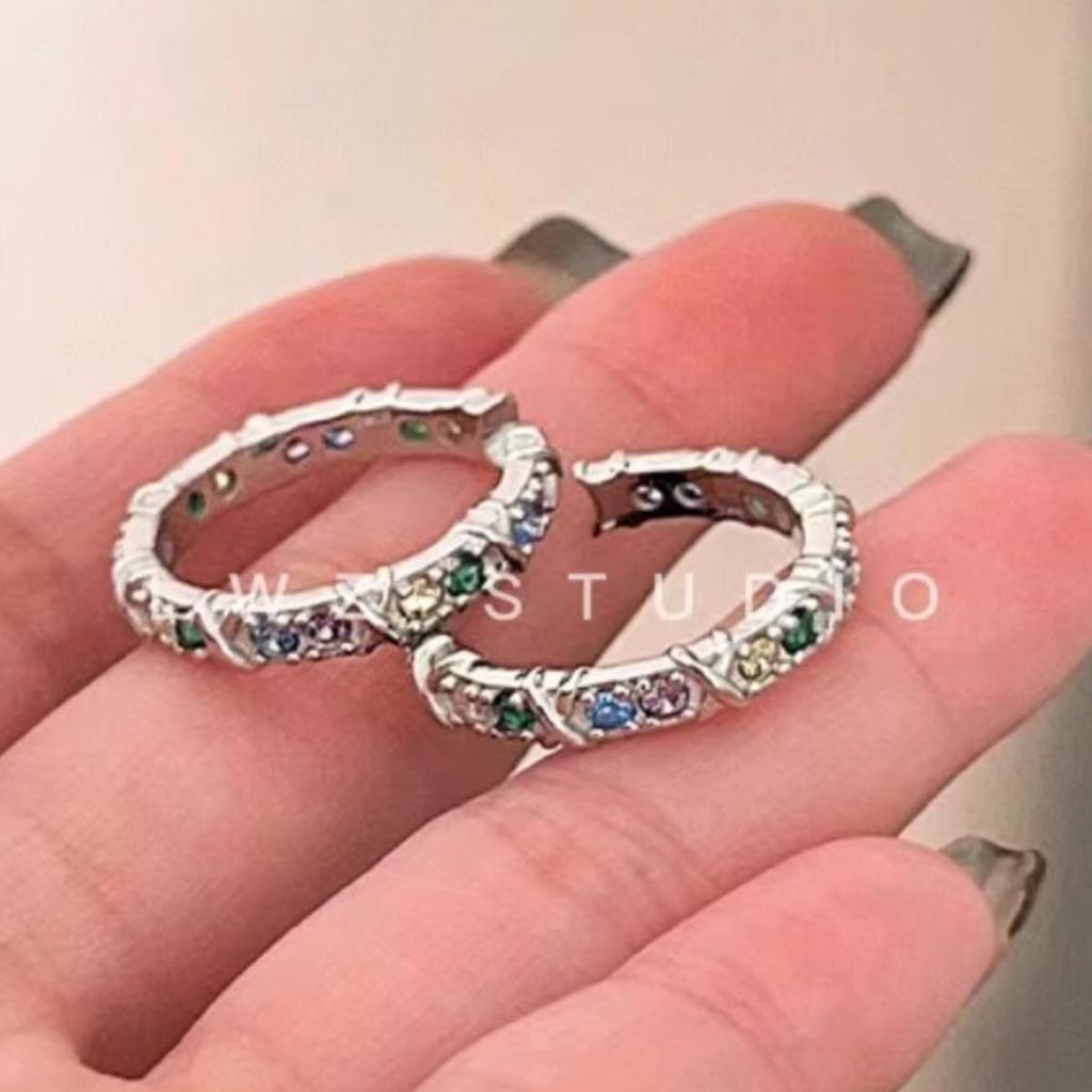 Xiangxu Dopamine Colorful Diamond Ring: Exquisite Niche Design, Sweet and Cool with a Touch of Luxury.