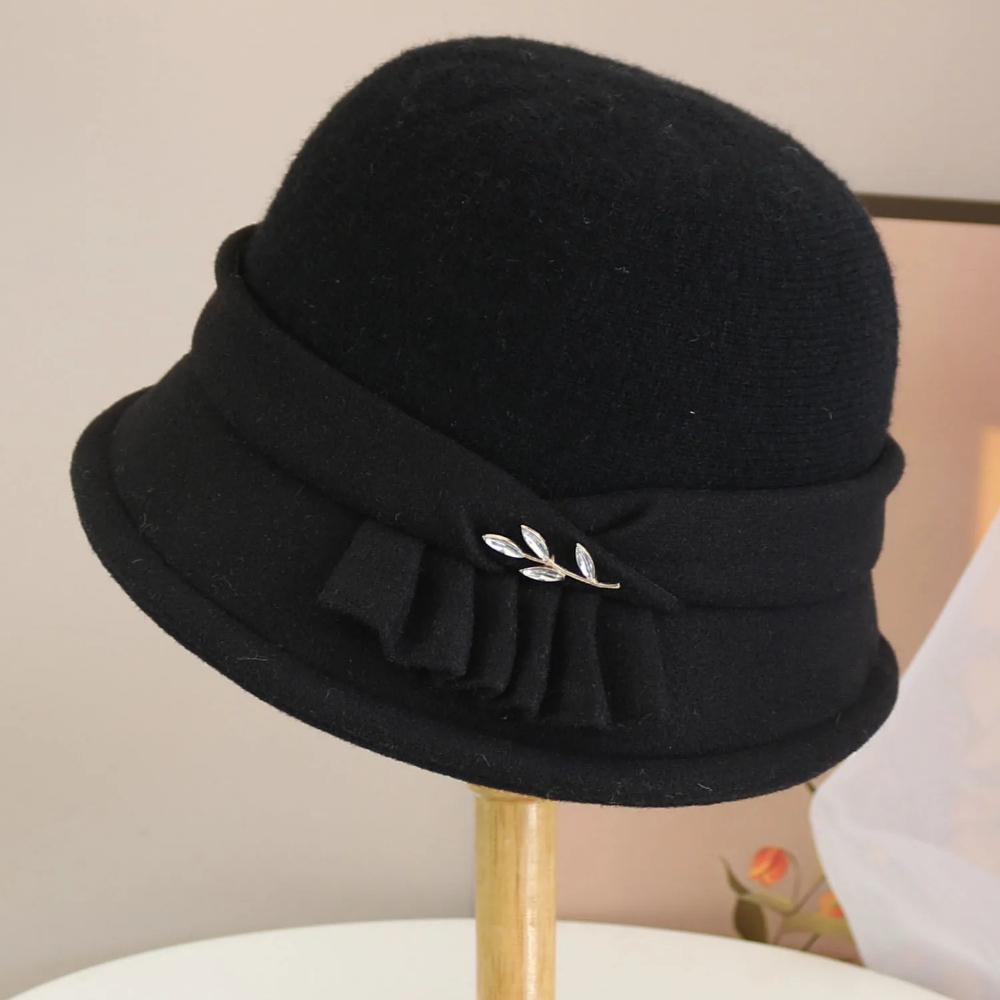 2025 Neue Mütze für Damen Herbst und Winter Gestrickt Warm und Vielseitig Gesichtsbetonend Kleiner Britischer Fischerhut Modisch und Elegant