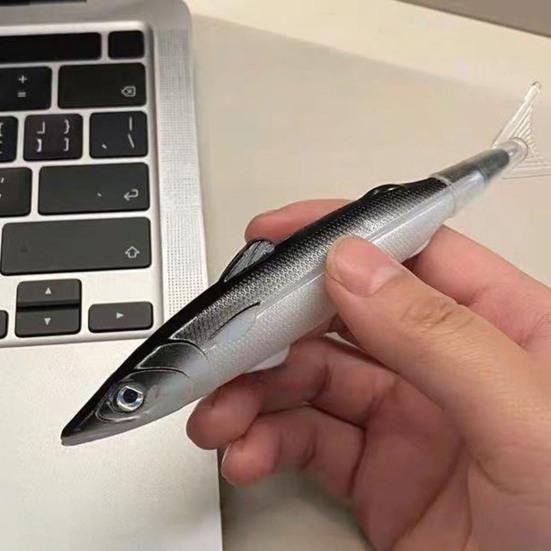 Lustiger Realistischer Gesalzener Fisch Stift Einziehbarer Kugelschreiber Neuheit Schwarzer Gel-Tinte Stift Glattes Schreiben Niedliche Schrullige Schreibwaren für Schüler Büro