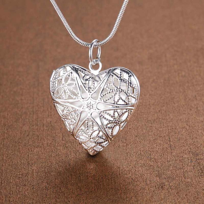 Silver-Plated Heart-Shaped Photo Frame Necklace with European and American Design