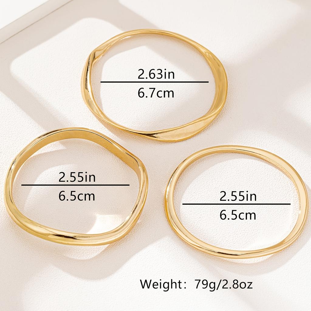3-piece Women's Chic Geometric Bracelet, with A Retro and Minimalist Style That Catches The Eye. It Is A Casual Outfit Paired with A Divine Artifact