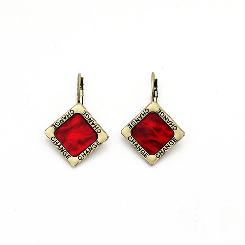 Retro French Square Earrings - Simple, Versatile, Trendy Design with Japanese and Korean Influences.