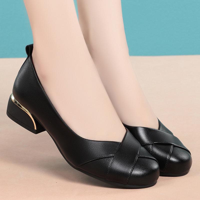 

Мода Новые женские мягкие кожаные низкие каблуки удобные босоножки среднего возраста средний каблук офисные туфли на танкетке для свадьбы туфли лоферы простые 39(Foot24.5cm)