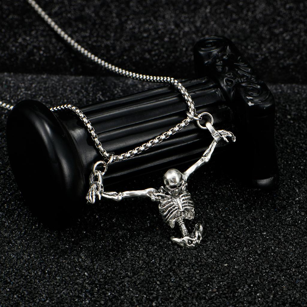 A Fashionable and Creative New Halloween Punk Style Skull Necklace Halloween Gift