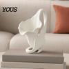 Abstrakte Keramik-Optik Vase 3D-gedrucktes Calla-Lilien-Ornament, Eleganter matter Off-White Blumenhalter mit stabiler Spiralornament-Basis, Minimalistischer Schreibtisch