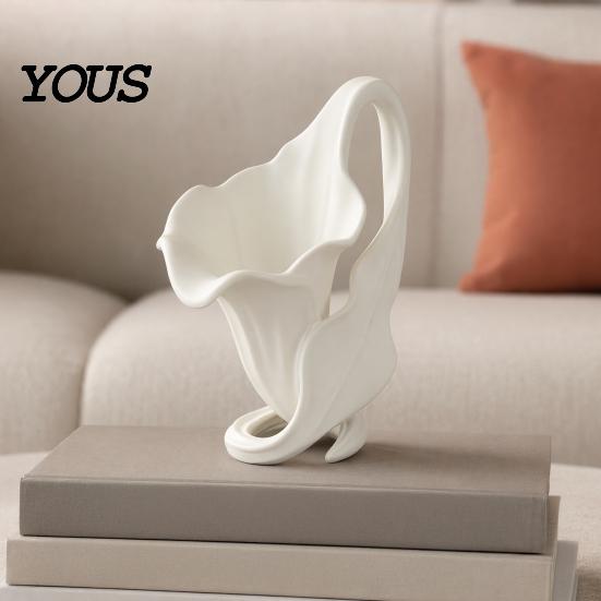Abstrakte Keramik-Optik Vase 3D-gedrucktes Calla-Lilien-Ornament, Eleganter matter Off-White Blumenhalter mit stabiler Spiralornament-Basis, Minimalistischer Schreibtisch