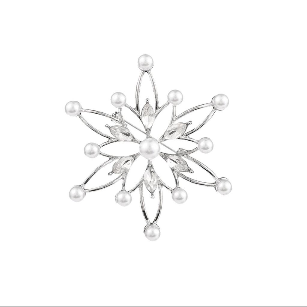 New Luxury Six-Petal Flower Brooch Pin: Unique, Versatile Design Accessory.