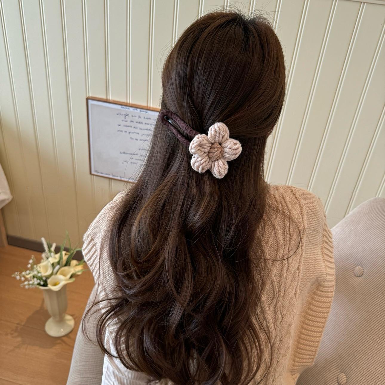 

2024 High-End Retro Floral Korean Claw Clip for Women - Duckbill Style for Elegant Updo