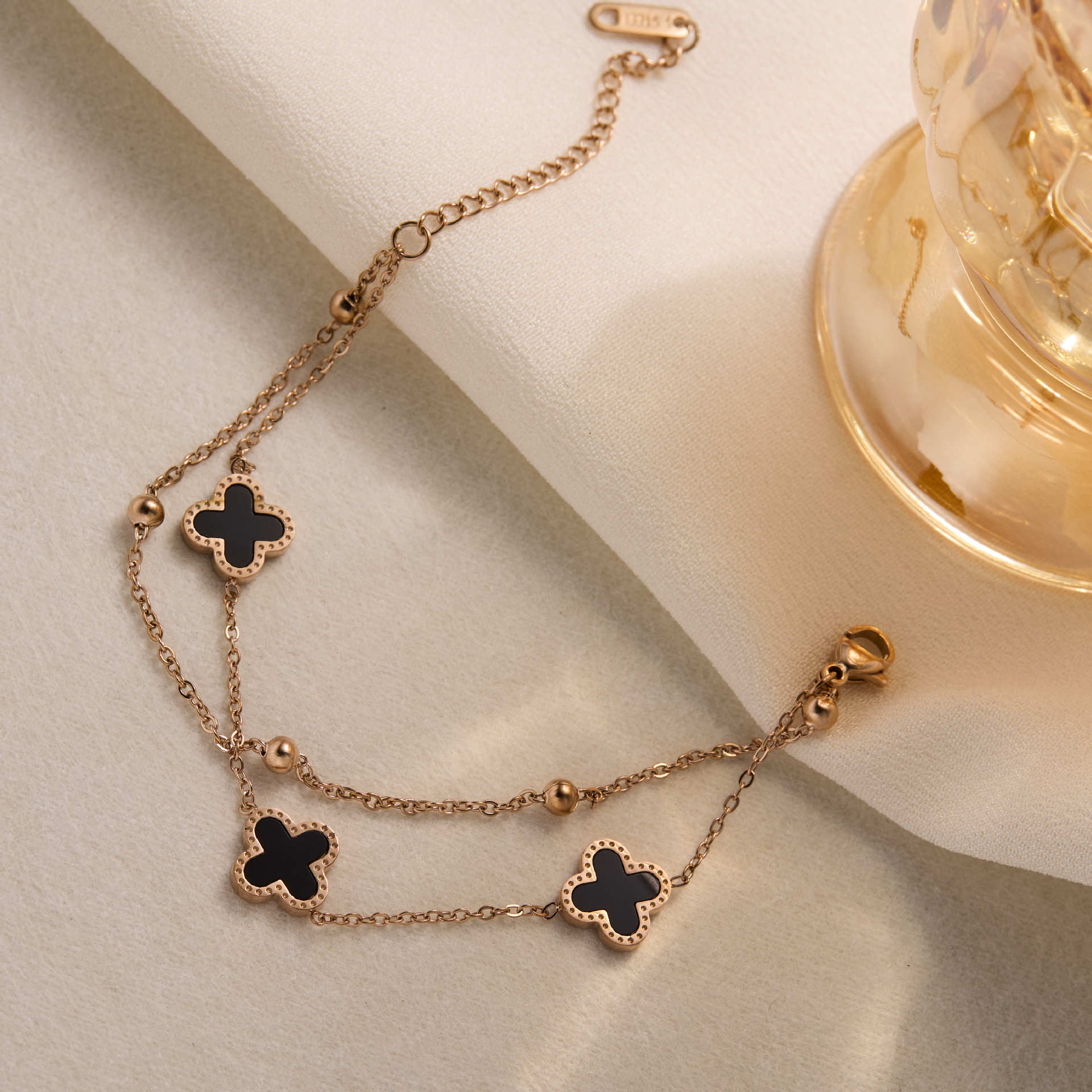 

Новый счастливый четырехлистный клевер двухсторонний двухслойный титановый стальной браслет женский модный легкий роскошный браслет для рук розового золота