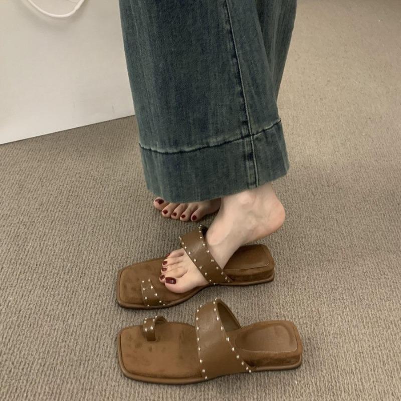Beautiful Set of Toe Rivets with Small Slope Heels Slippers Women's Summer Wear Seaside Vacation Casual Beach Sandals
