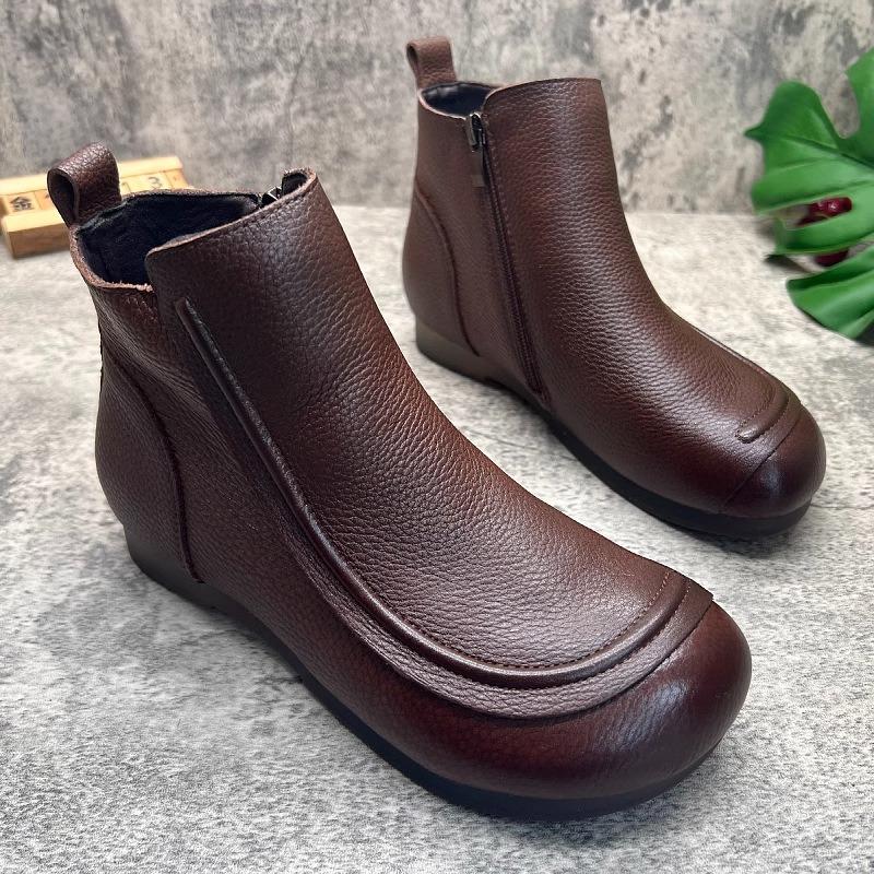 Soft-soled soft-faced mother shoes, new autumn and winter flat-soled huge comfortable huge warm huge good-looking velvet short boots
