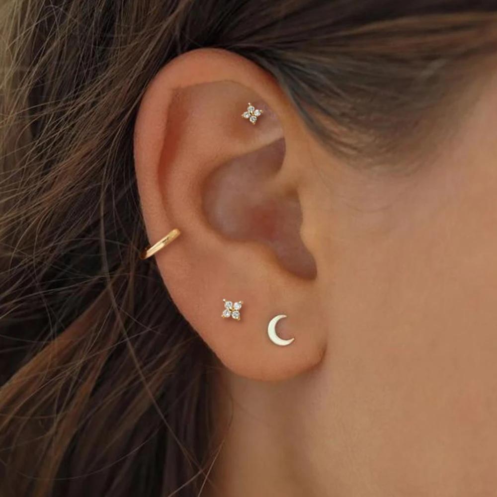 Orecchini a Bottone Fiori Delicati in Acciaio Inossidabile per Donne Piercing Cartilagine Orecchio Carini Zircone Colore Oro Quadrifoglio Gioielli Regalo