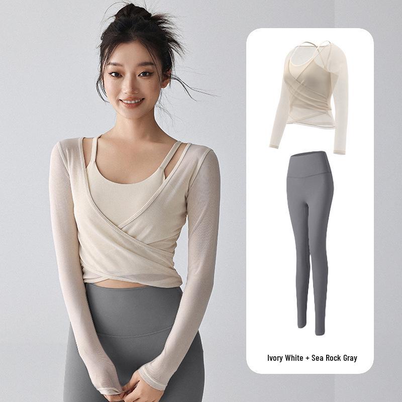 Women's Long Sleeve Yoga Set with Padded Top for Pilates Training