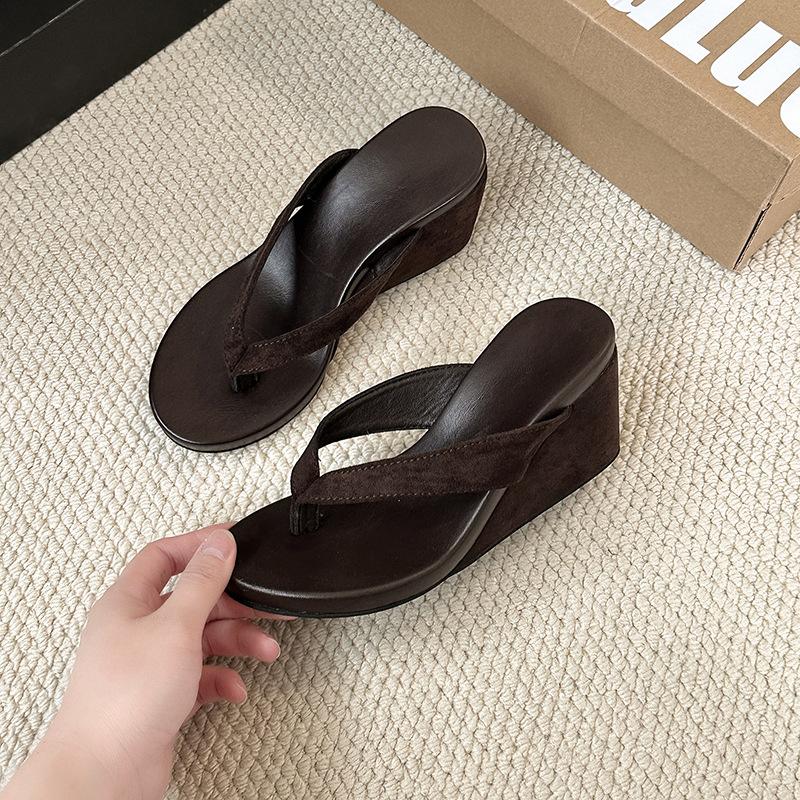 Round head slope heel pinch foot women's flip-flops 2025 summer new casual outer wear fashionable versatile temperament cool slippers