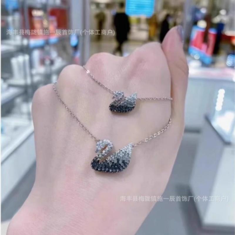 Womens Gradient Blue Swan Necklace Classic Clavicle Chain Fashion Jewelry