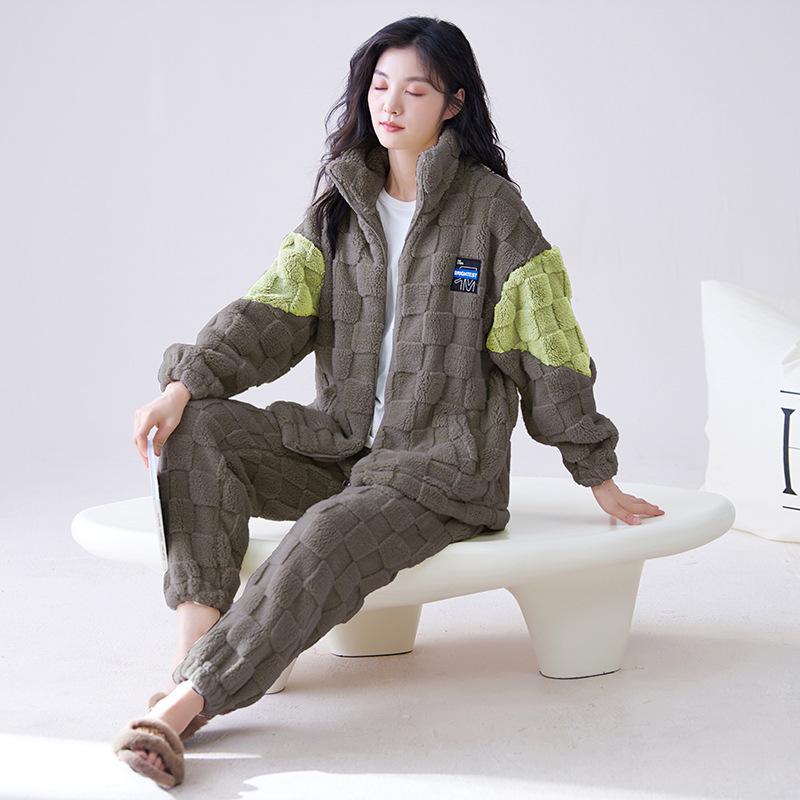 Damska przytulna flanelowa piżama zimowa - Gruby polar koralowy, duży rozmiar, idealna do noszenia w domu lub na zewnątrz jesienią i zimą.