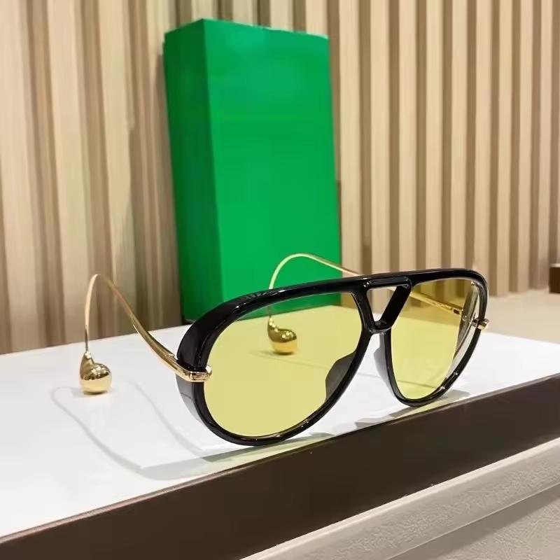Exquisite And Exquisite Items Women's New Luxury Brand Designer Oversized Sunglasses Men Popular Vintage Sun Glasses Punk Double Bridge Eyewear