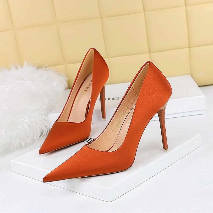 Fashion Large Size 43 Pointed Shoes Woman Pumps Professional OL High Heels Office Shoes Silks Satins Women Heels Stilettos Ladies Shoes