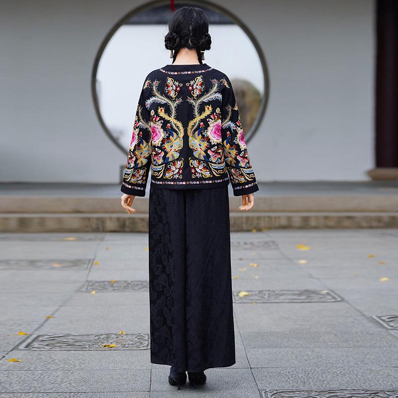 Premium Chinese Ethnic Crackle Pattern Tencel Embroidered Windbreaker for Women - Round Neck Spring/Autumn Coat