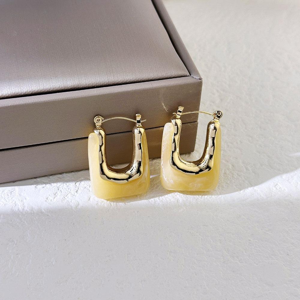 Pinkdudu Simple Retro U-shaped Resin Earrings Classic Hong Kong Style Design with Ear Buckle For Women PD2134