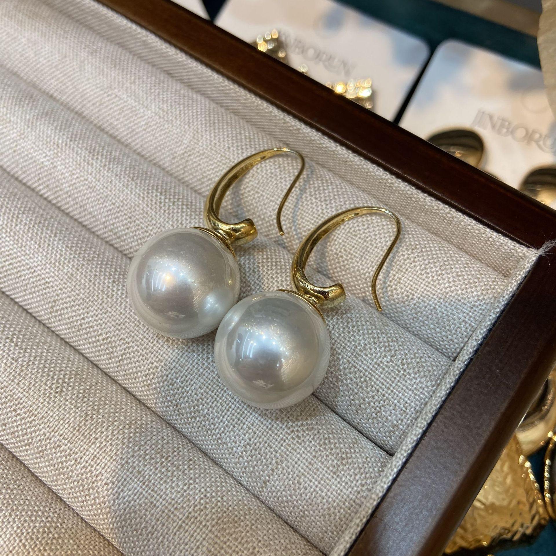 

Vintage Shijia Pearl Ear Hook Women S Simple Niche Design Fashionable Hong Kong Style C-Shaped Design Sense Large Earrings