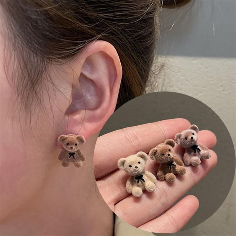 Niedliche beflockte Plüsch-Bär Ohrstecker für Damen Schmuck Party-Accessoires Geschenk
