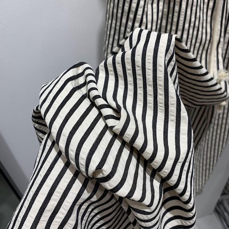 Pantaloni estivi a righe con vita tridimensionale per donna
