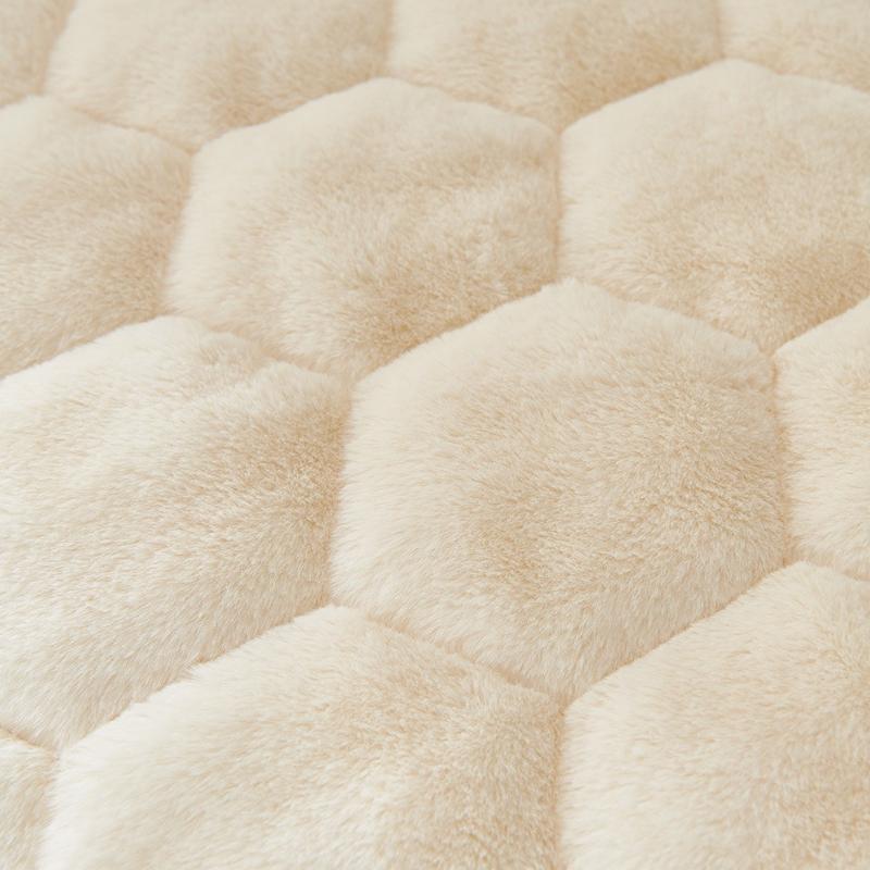 Thickened Warm Sofa Cover Fabric New Autumn And Winter Anti Slip Sofa Cushion Cover One-Piece Laying Skin Friendly Cream Style