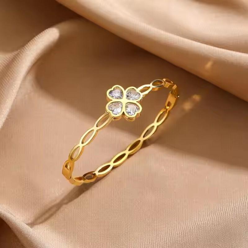 Stainless Steel Heart Shaped Four Leaf Clover Bracelet Women Gold Plated Lightweight Luxury Style Jewelry