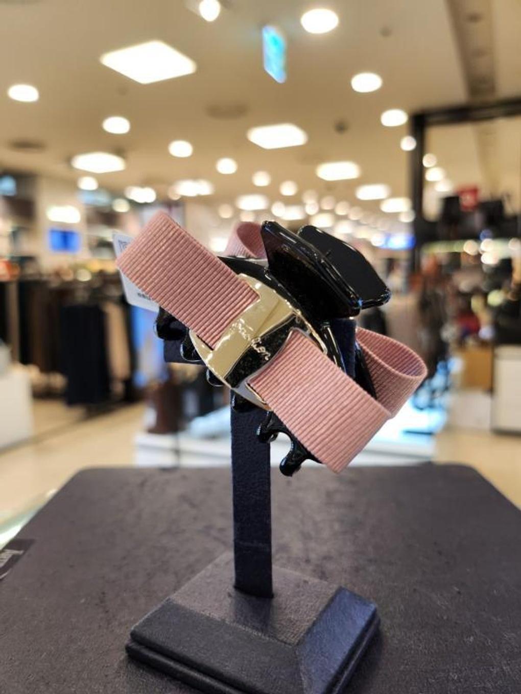 

Atria Buckle Ribbon Clip SSGHPFR0005PKF