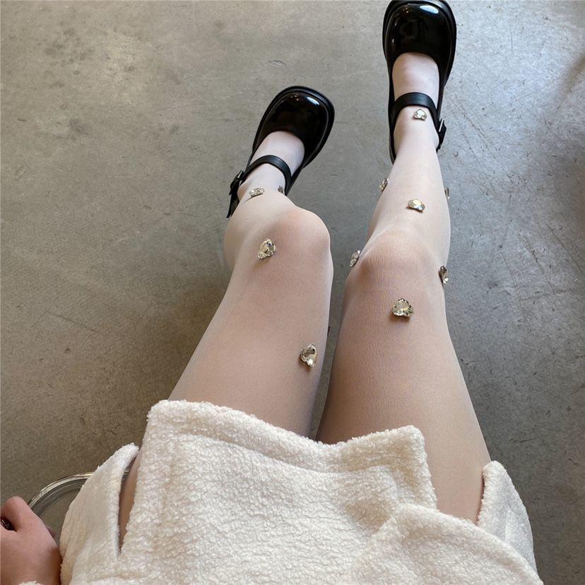 Unikt Design Håndlagde Rhinestone Hjerte Overall Sokker - Kule & Søte Tynne Utsøkte Silke Strømpebukser for Kvinner, Hvite Anti-Hakk Strømper