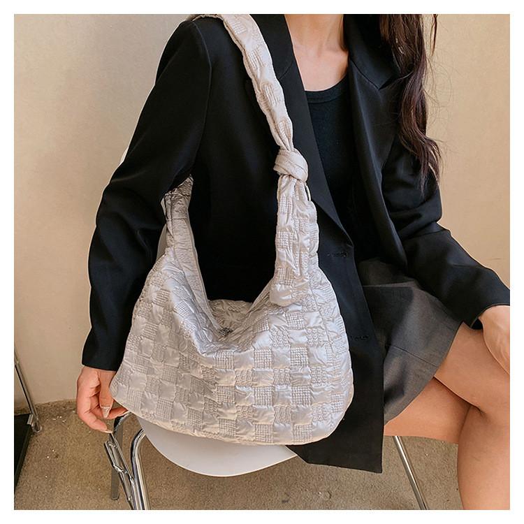 IELGY Cloud Bag Plaid Pleated One-Shoulder Cotton-Padded Bag Large-Capacity Casual Korean Version Diagon