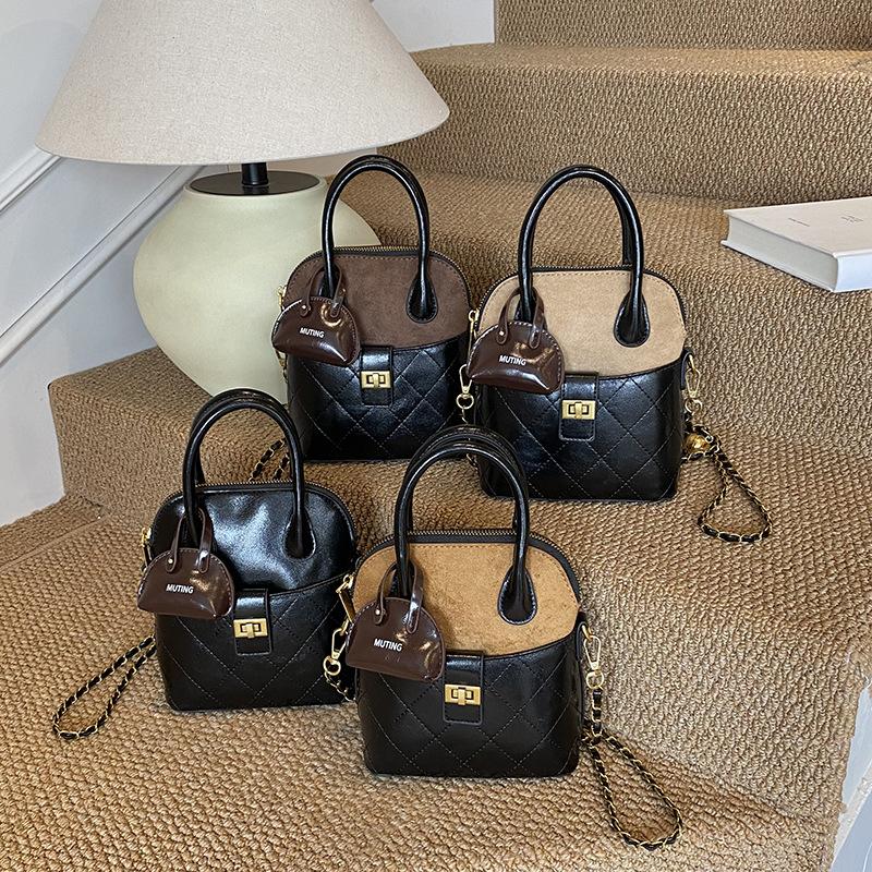 Bags Women's Niche Fashion Versatile High Sense Shoulder Messenger Newspaper Early Autumn New Portable Simple Mobile Phone Shell Bag