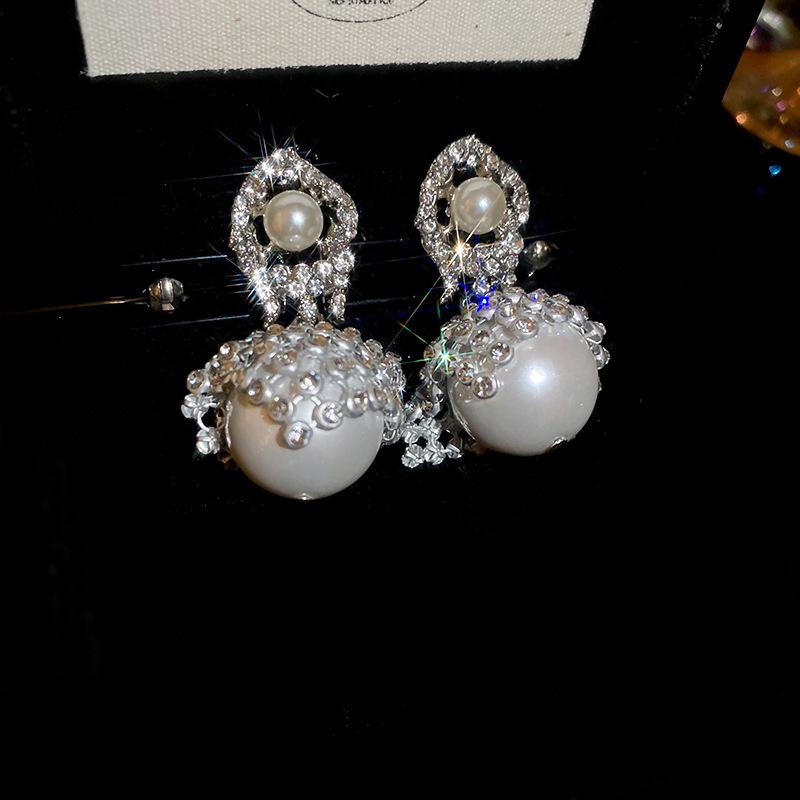 French Retro Zircon & Pearl Geometric Stud Earrings: Luxurious and Fashionable Accessories for Women