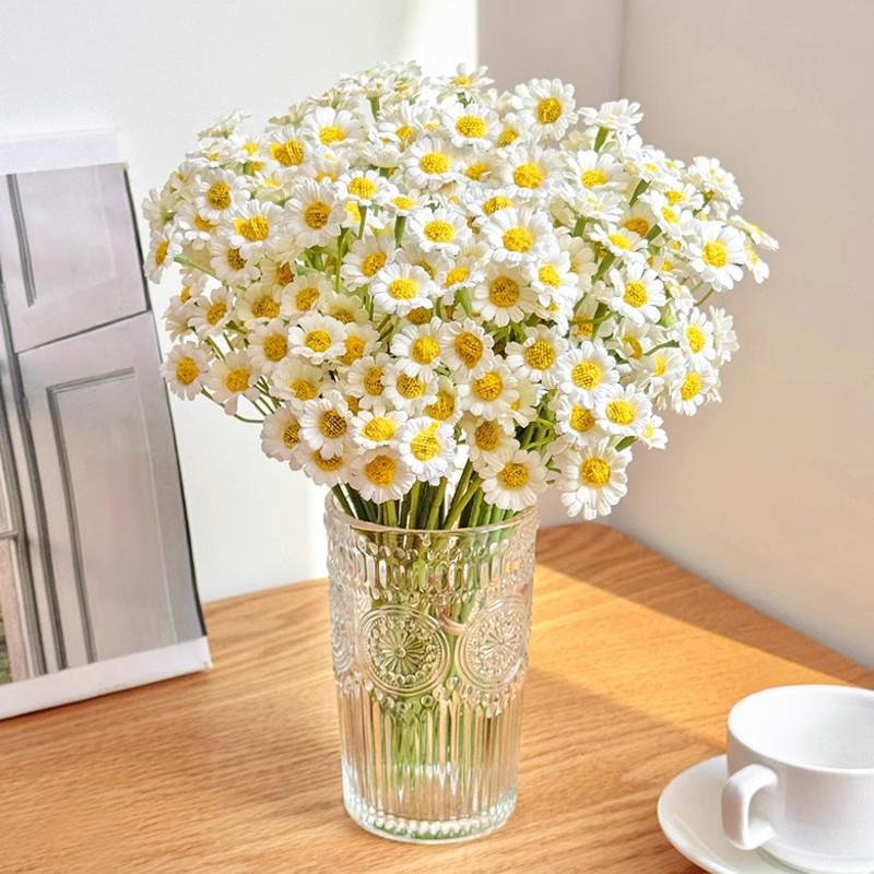 Realistic Chamomile Bouquets, Small Daisies, Artificial Flowers for Living Room and Dining Table Decoration
