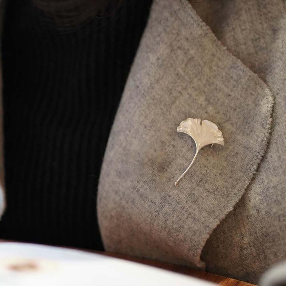 French Style Ginkgo Leaf Brooch Vintage Metal Glossy Corsage Ornament Long Leaf Pin  Women