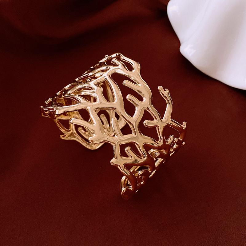 

Широкий открытый браслет: Европейская и американская мода, холодный стиль, простой высококлассный браслет.