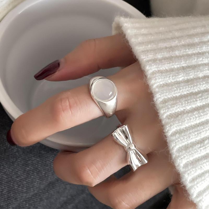 Versatile Agate White Bow Ring For Women Geometric Design With Adjustable Fit Comfort