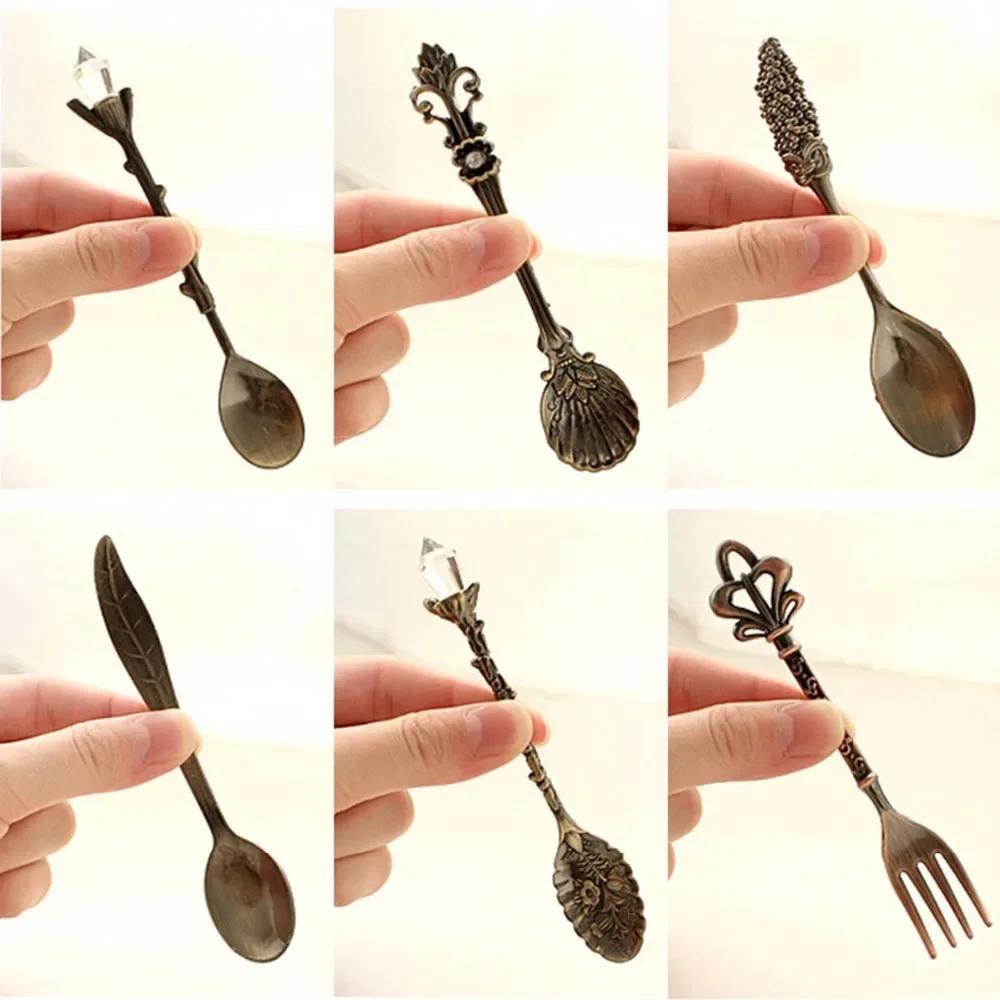 6pcs Vintage Spoons Fork Set Retro Coffee Spoons Plastic Crystal Carved Teaspoon Fruit Ice-Cream Cake Dessert Spoon Fork Cutlery