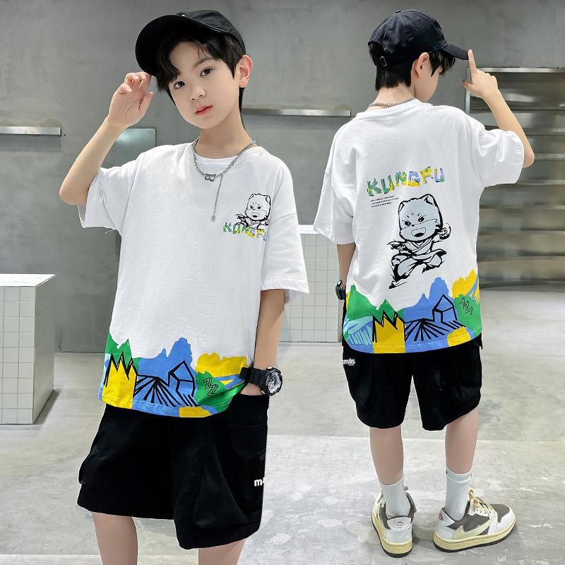 Lässiges Baumwoll-T-Shirt für Jungen im Sommer