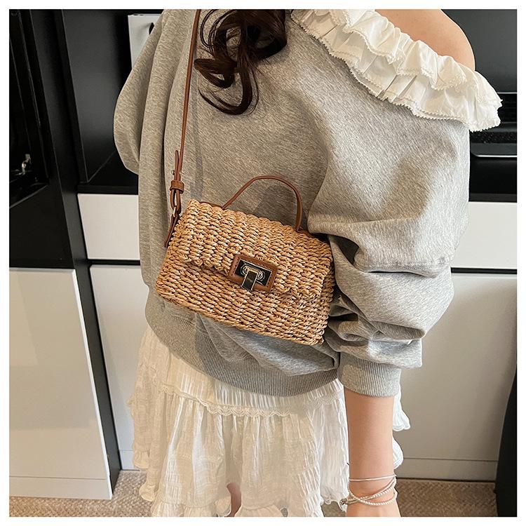 Retro Woven Bag New Fashion Versatile Handbag Premium Beach Bag Casual Messenger Bag Small Square Bag
