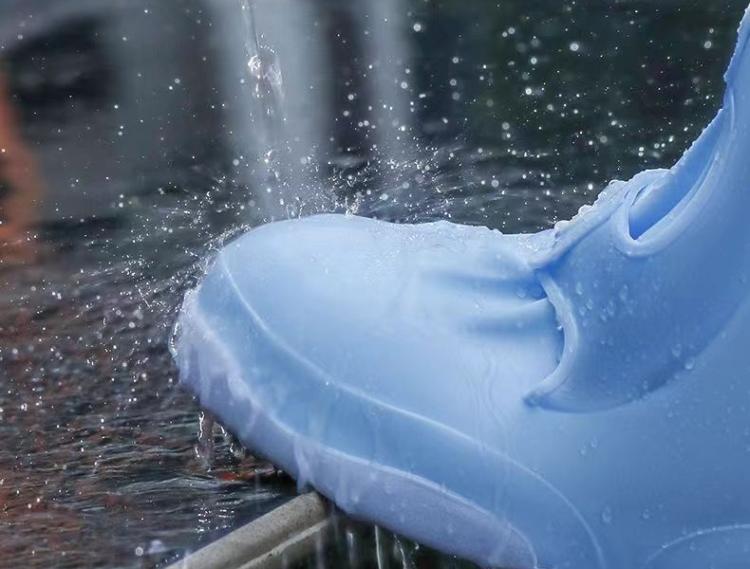 Waterproof Non-Slip Silicone Shoe Covers for Men & Women - Durable and Thickened for Outdoor Rainy Days