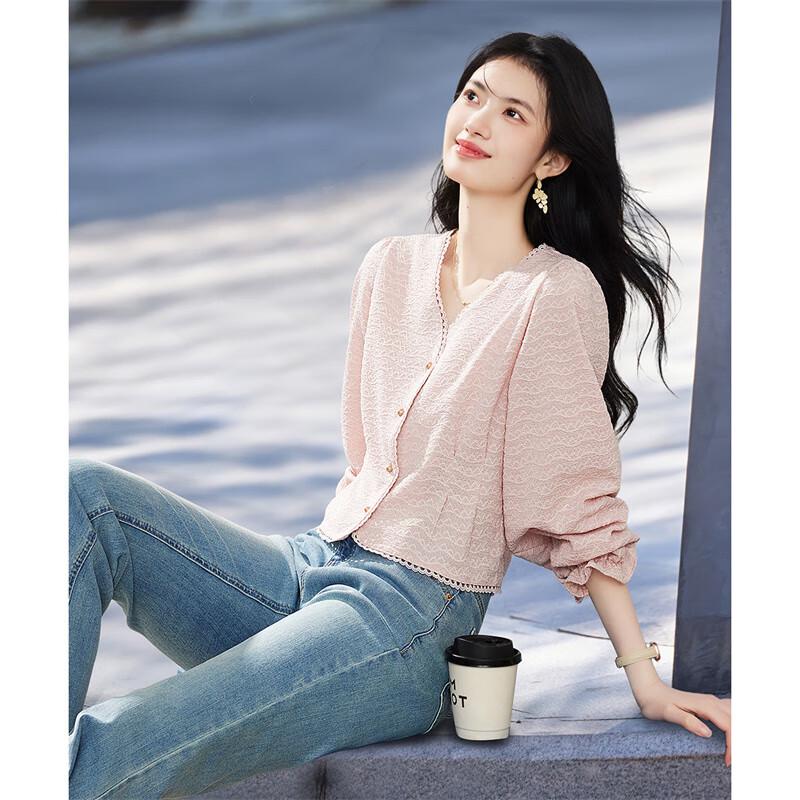 Shangjing Sweet Petite Lace V-Neck Shirt